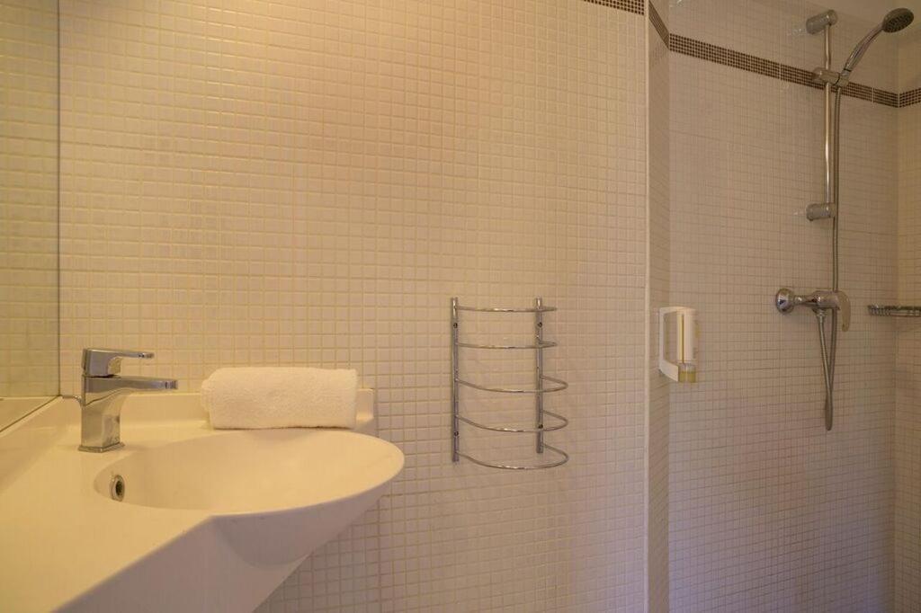 The Originals City, Hotel Novella Confort, Nantes Est 꺄르끄푸 외부 사진