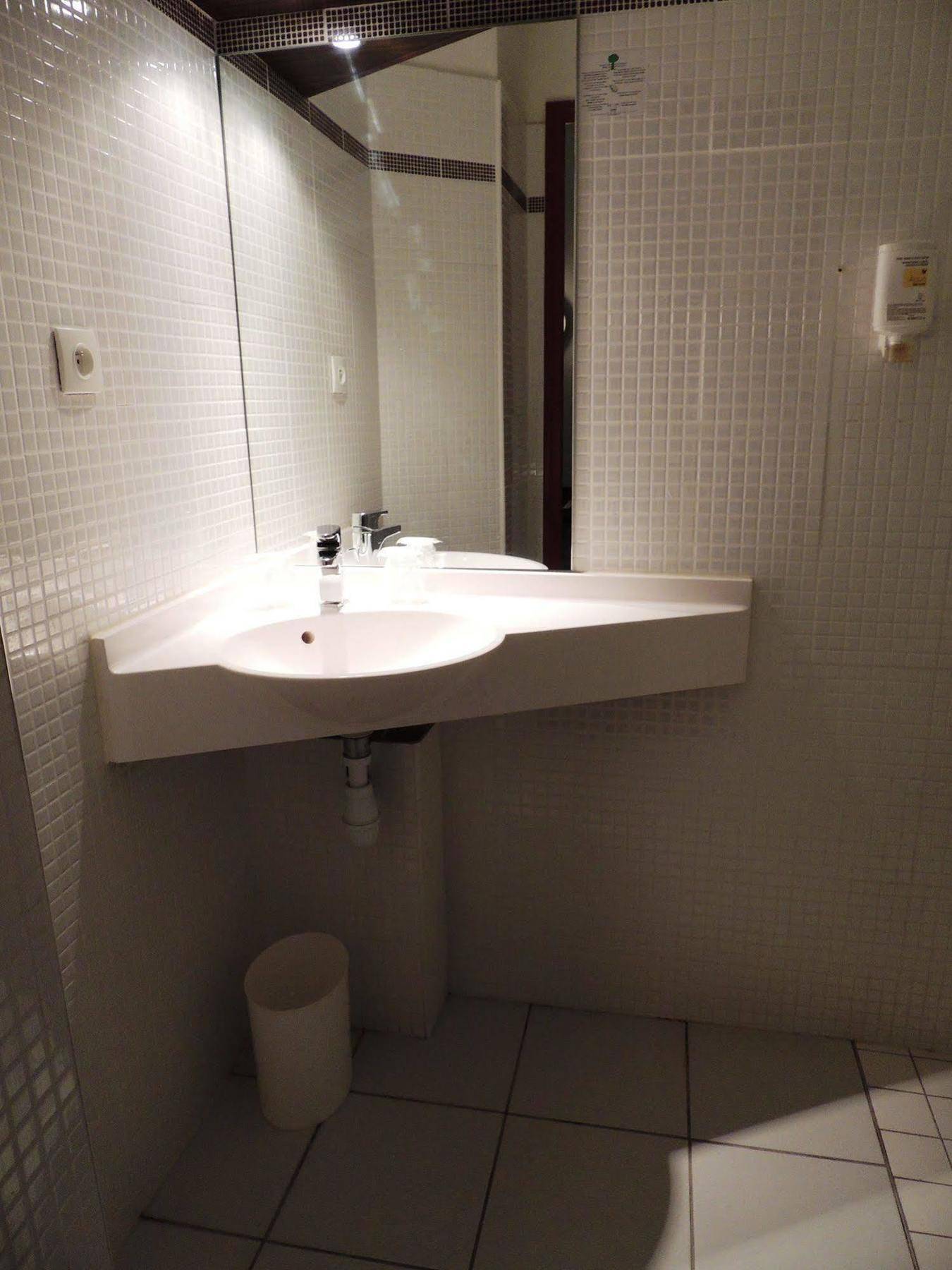 The Originals City, Hotel Novella Confort, Nantes Est 꺄르끄푸 외부 사진