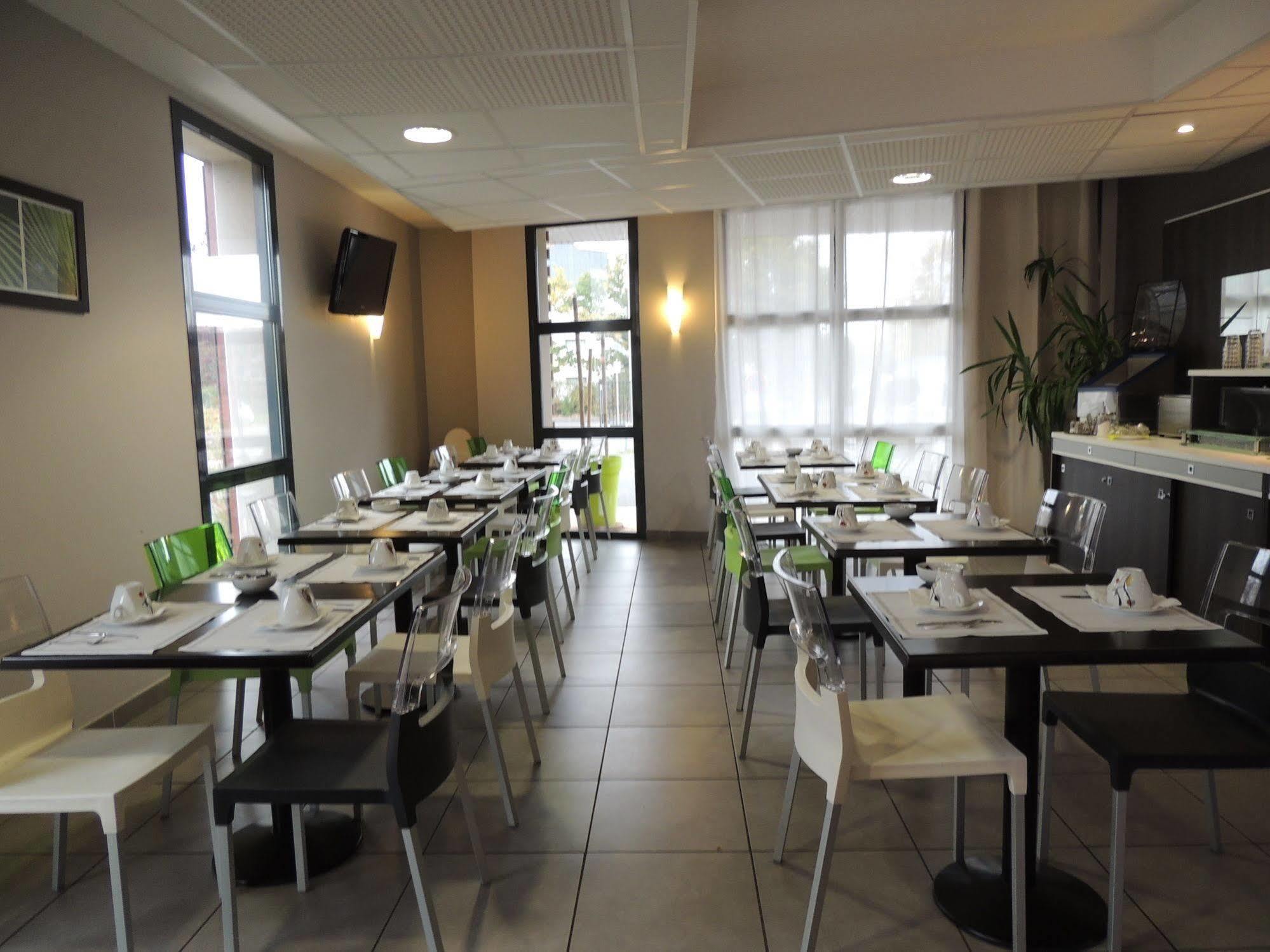 The Originals City, Hotel Novella Confort, Nantes Est 꺄르끄푸 외부 사진